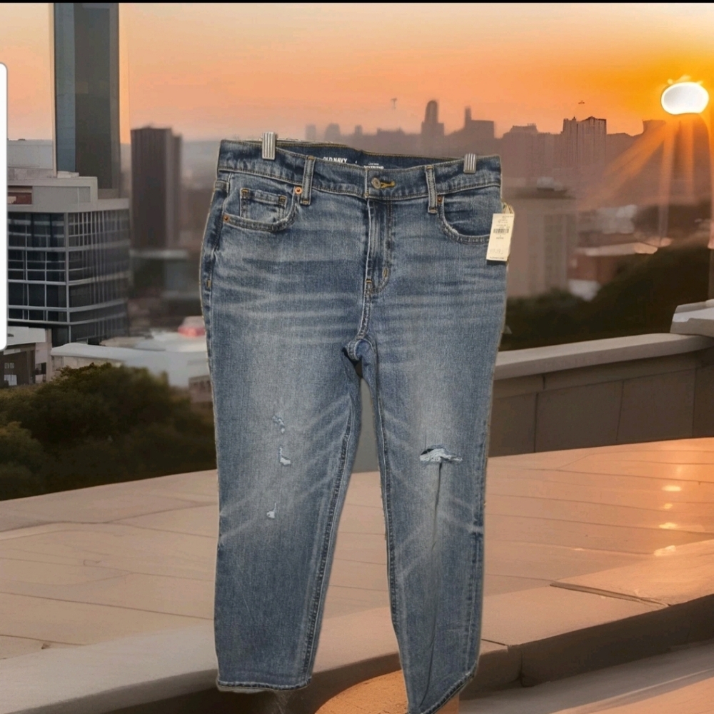 NWT Old Navy Women’s Size 4P Boyfriend Distressed Denim LOW-Rise Jeans
